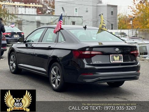 Used 2024 Volkswagen Jetta SE image 4