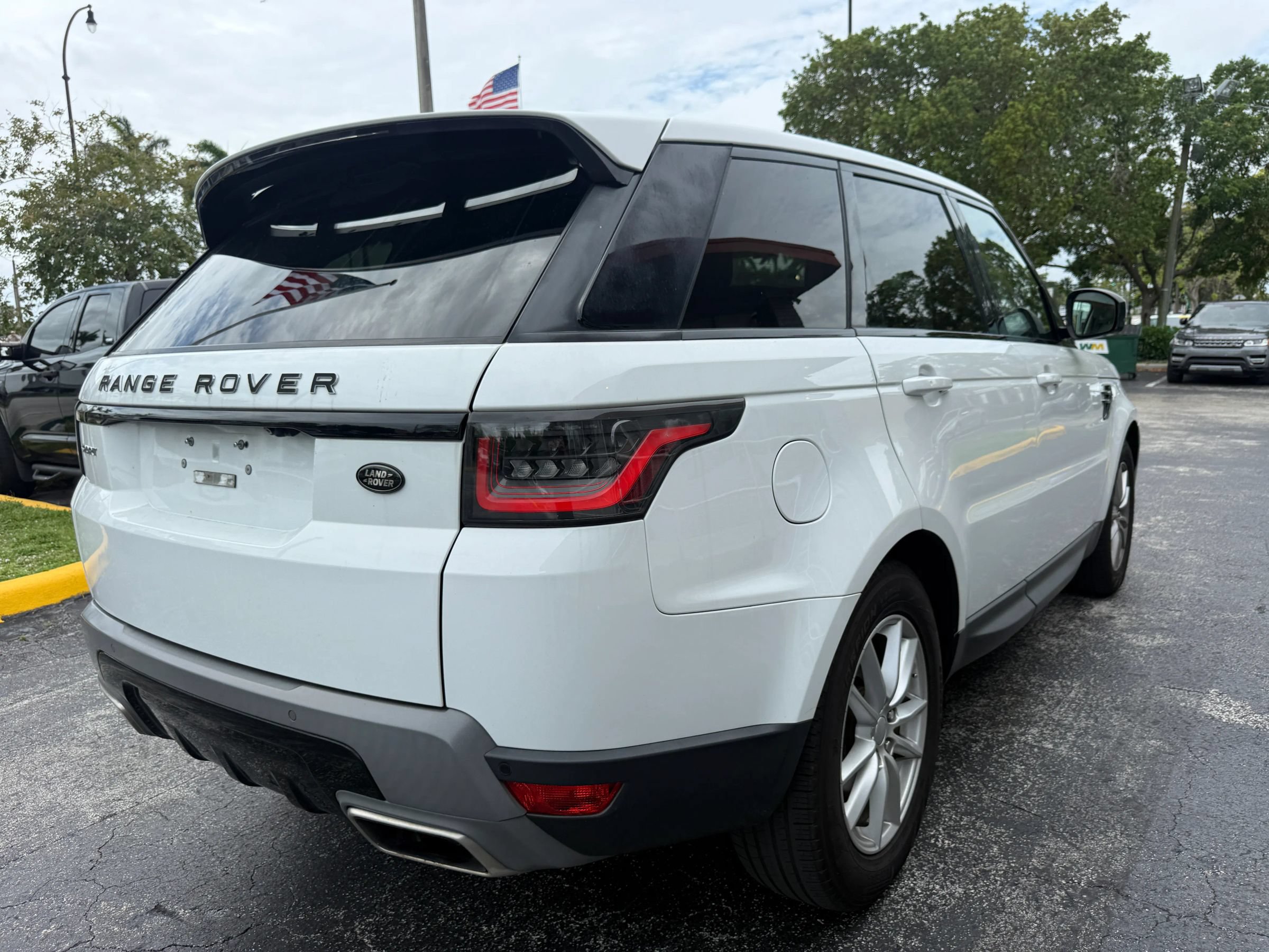Used 2018 Land Rover Range Rover Sport SE AWD/4WD image 5