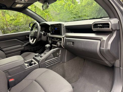 Used 2025 Toyota 4Runner SR5 AWD/4WD image 40