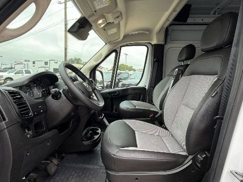 Used 2026 RAM ProMaster 2500 w/ Convenience Group FWD image 13