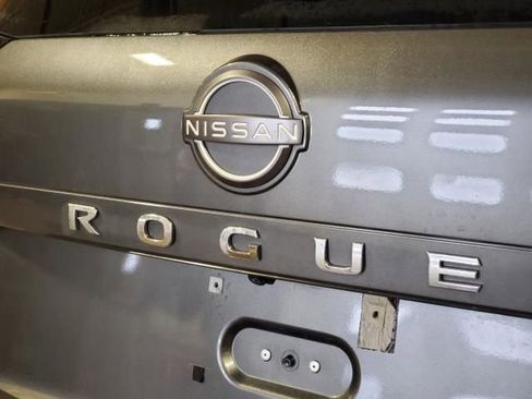 Used 2022 Nissan Rogue SV image 16
