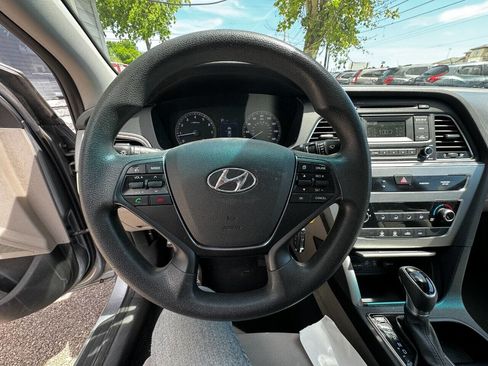 Used 2017 Hyundai Sonata SE image 16
