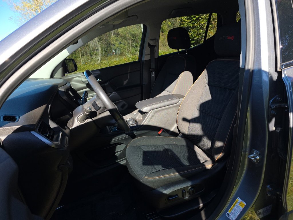 Used 2022 GMC Acadia AT4 w/ Trailering Package AWD/4WD image 11