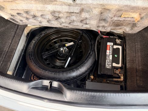 Used 2014 Chrysler 300 image 32