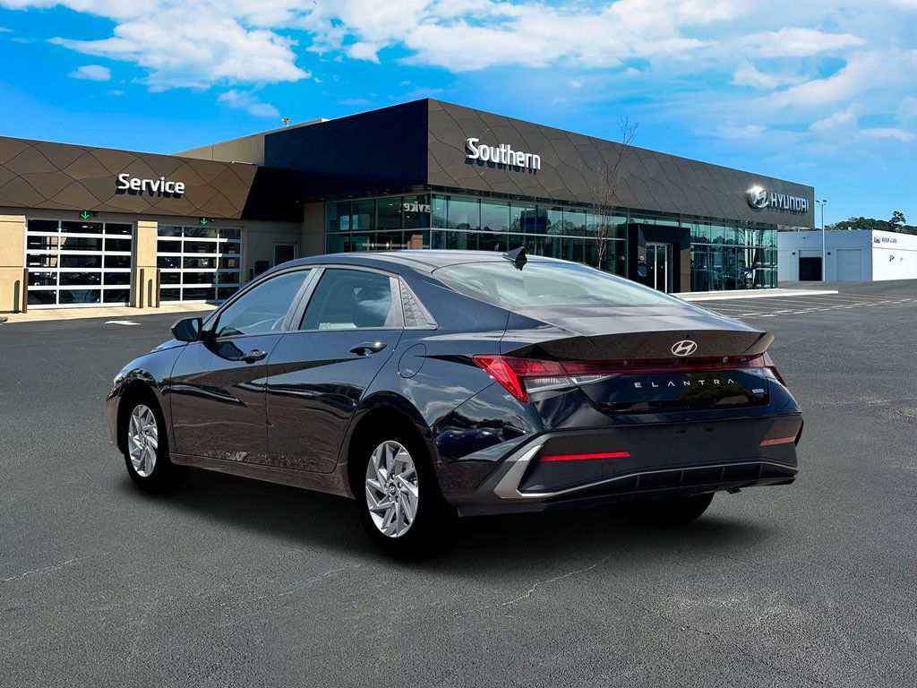 New 2026 Hyundai Elantra Hybrid FWD image 5