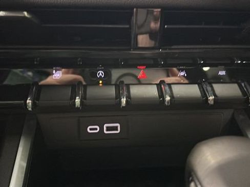 Used 2023 Chevrolet Colorado LT AWD/4WD image 17