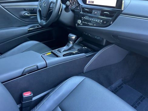 Certified 2025 Lexus ES 300h w/ Premium Package image 19