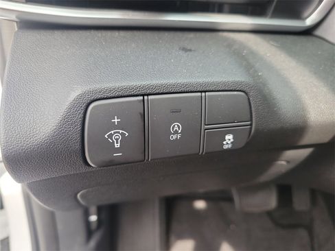 Certified 2025 Hyundai Elantra SE image 20