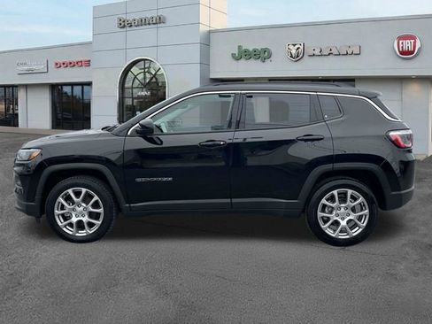 Used 2022 Jeep Compass Latitude w/ Sun and Sound Group AWD/4WD image 4