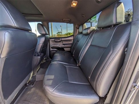 Used 2021 Toyota Tacoma Limited image 17