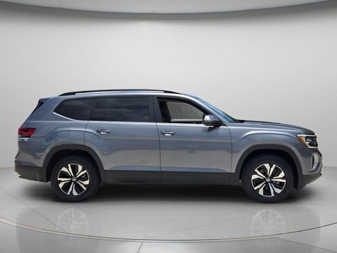 Certified 2025 Volkswagen Atlas SE FWD image 4