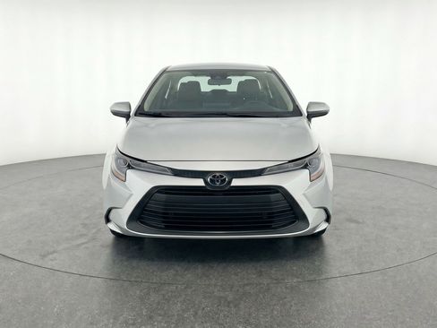 Used 2025 Toyota Corolla LE FWD image 2