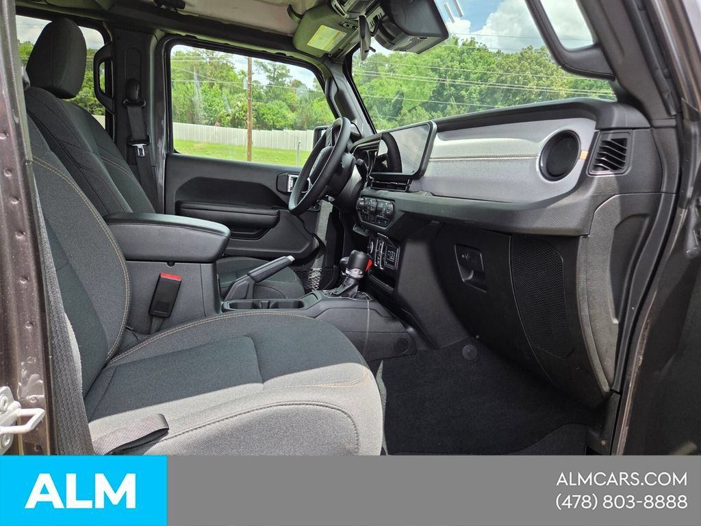 Used 2025 Jeep Wrangler Unlimited Sport AWD/4WD image 13