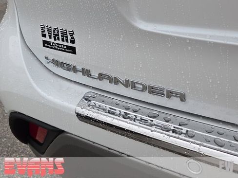 Used 2025 Toyota Highlander Platinum image 4