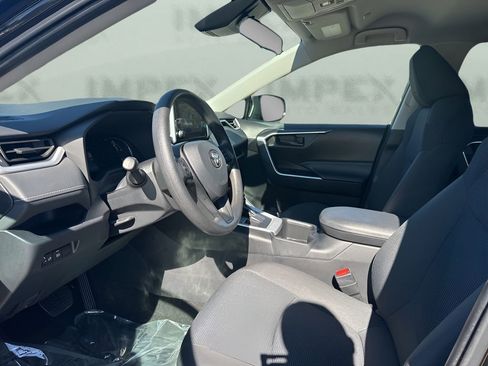 Used 2024 Toyota RAV4 LE image 9