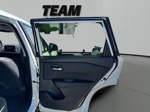 Used 2025 Nissan Rogue SV AWD/4WD image 22