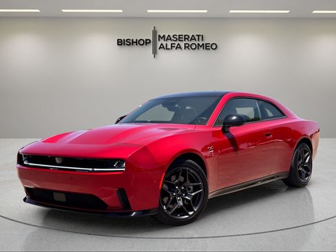 Used 2024 Dodge Charger Daytona R/T w/ Plus Group AWD/4WD image 2