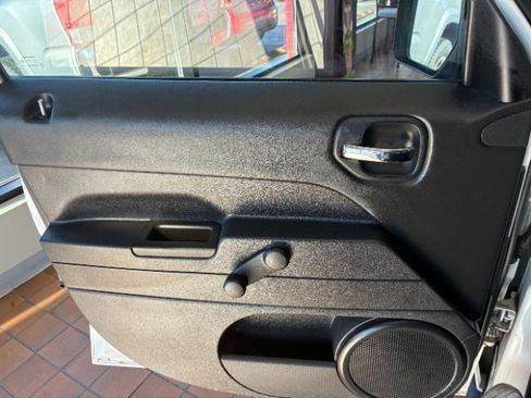 Used 2014 Jeep Patriot Sport image 9