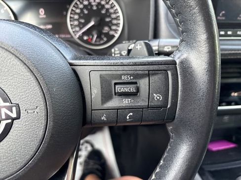 Used 2023 Nissan Rogue S AWD/4WD image 12