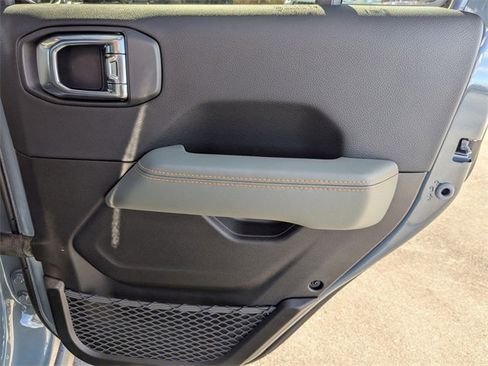 New 2025 Jeep Gladiator Mojave image 30