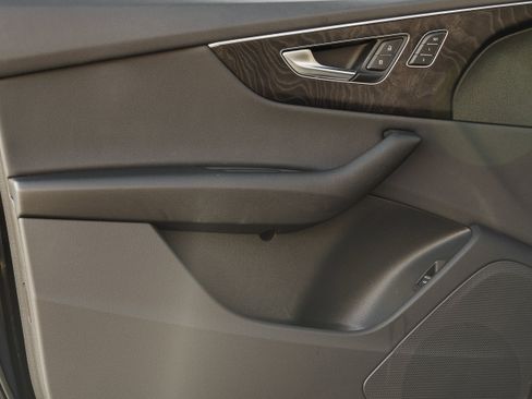 Used 2023 Audi Q8 Premium w/ Convenience Package image 23