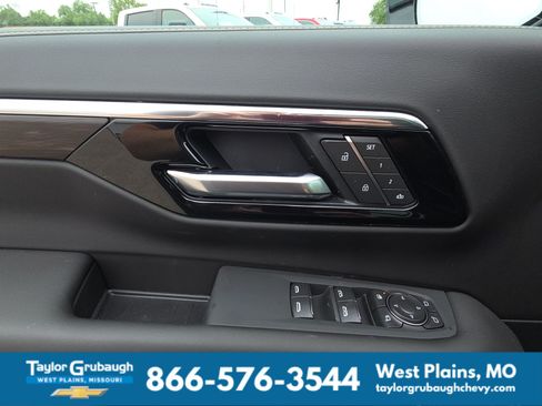 New 2026 Chevrolet Tahoe Premier w/ Sun And Tow Package AWD/4WD image 13