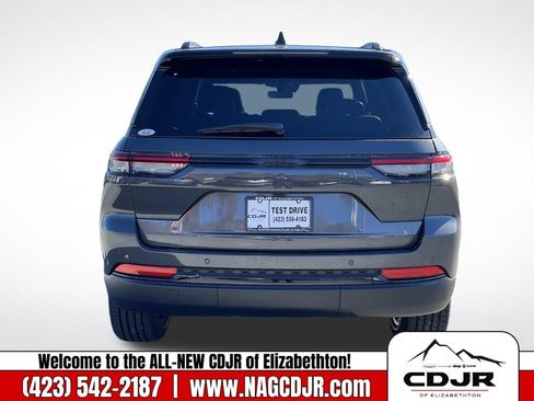 New 2025 Jeep Grand Cherokee Altitude image 4