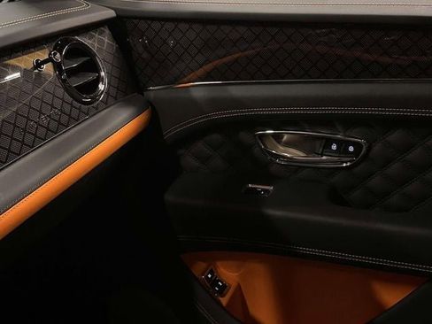 Used 2025 Bentley Bentayga S Black Edition image 29