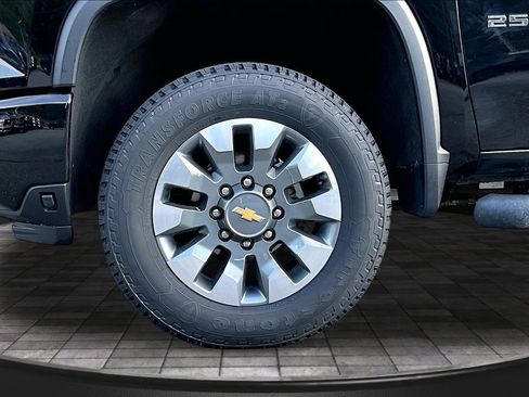 Used 2024 Chevrolet Silverado 2500 Custom w/ Custom Value Package AWD/4WD image 10
