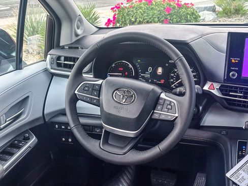 New 2026 Toyota Sienna XLE image 18