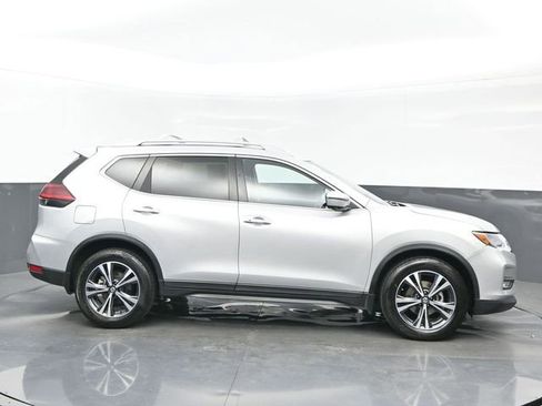 Used 2019 Nissan Rogue SV w/ Premium Package image 7
