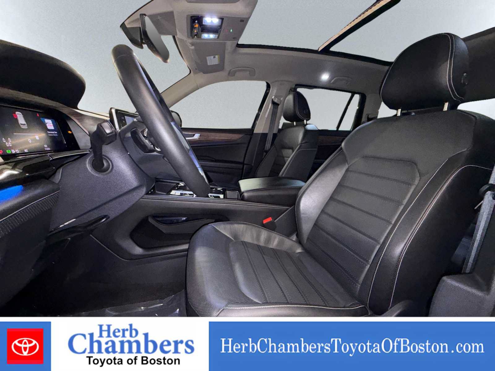 Used 2025 Volkswagen Atlas SEL AWD/4WD image 7