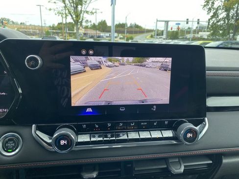 Used 2024 Chevrolet Colorado Z71 w/ Z71 Convenience Package 2 image 18