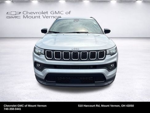 Used 2024 Jeep Compass Latitude AWD/4WD image 9