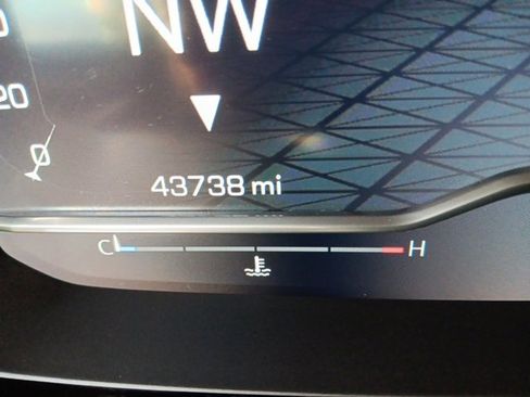 Used 2022 GMC Yukon Denali w/ Denali Premium Package image 14