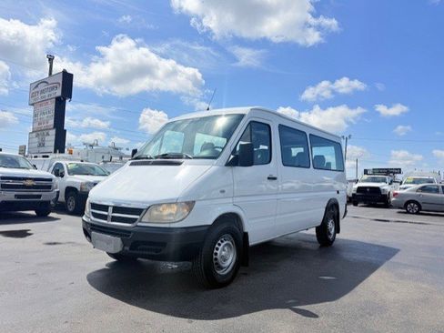 Used 2003 Dodge Sprinter 2500 RWD image 2