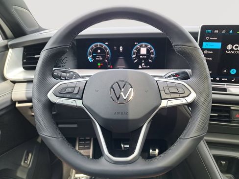 New 2025 Volkswagen Tiguan SE R-Line image 21