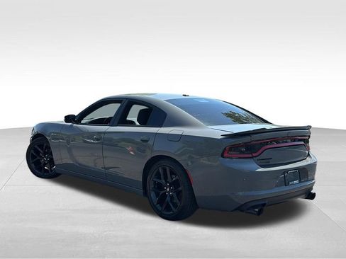 Used 2019 Dodge Charger SXT w/ Blacktop Package RWD image 5