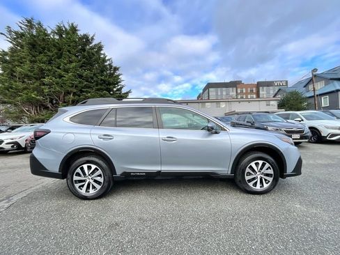 Used 2022 Subaru Outback Premium image 9