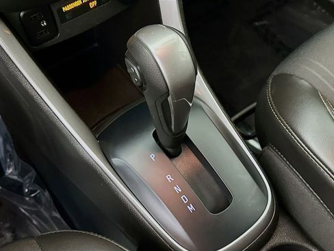 Used 2022 Chevrolet Trax LT w/ LT Convenience Package image 23