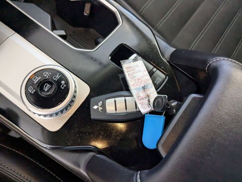 Used 2025 Mitsubishi Outlander SE image 30