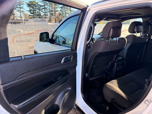 Used 2018 Jeep Grand Cherokee Laredo image 17