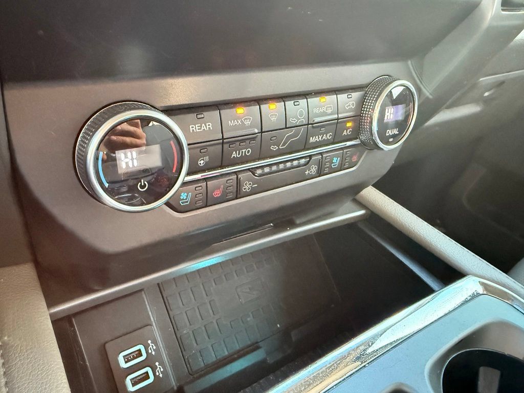 Used 2019 Ford Expedition XLT w/ Equipment Group 202A AWD/4WD image 10