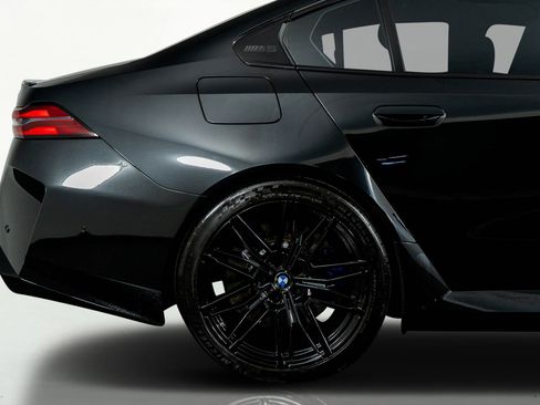 Used 2026 BMW M5 w/ Executive Package image 6