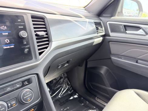 Used 2021 Volkswagen Atlas Cross Sport SE w/ Panoramic Sunroof Package FWD image 36