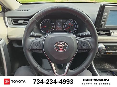 Used 2020 Toyota RAV4 XLE Premium FWD image 23