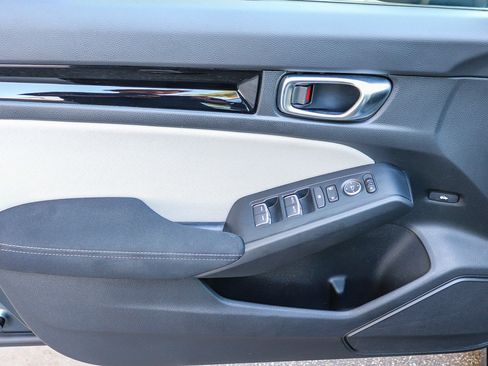 Certified 2022 Honda Civic EX image 25