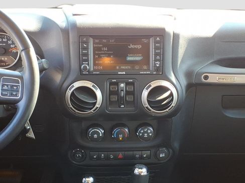 Used 2016 Jeep Wrangler Unlimited Sahara AWD/4WD image 17