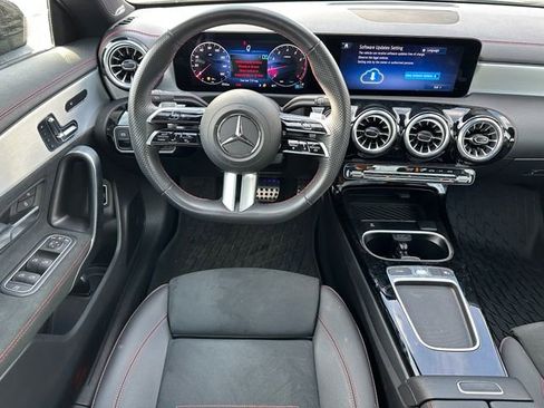 Used 2025 Mercedes-Benz CLA 250 4MATIC image 14