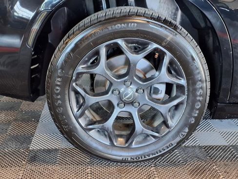 Used 2019 Chrysler 300 S AWD/4WD image 6
